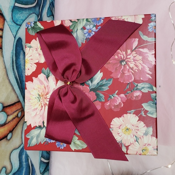 Gift Box with Spa Products - Picture 7 of 7